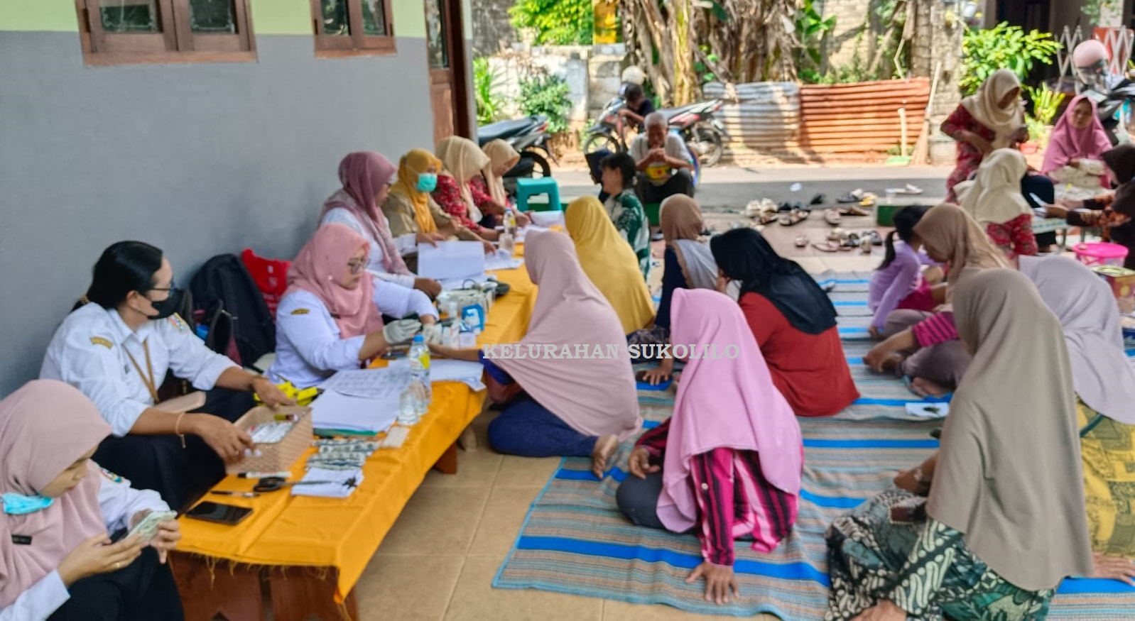 Sinergi Petugas Puskesmas dan Kader Sukolilo Layani Skrining Kesehatan 70 Lansia